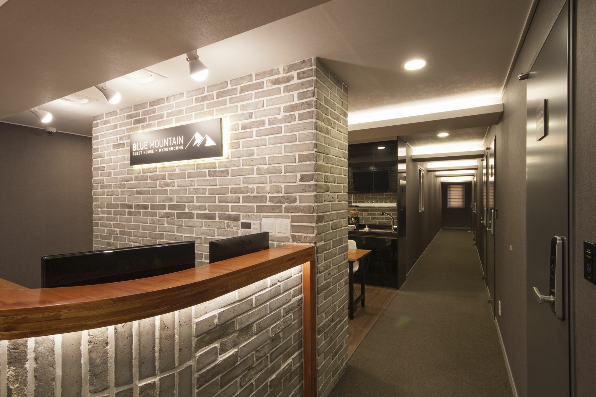 Blue Mountain Myeong-Dong Hotel Seul Exterior foto